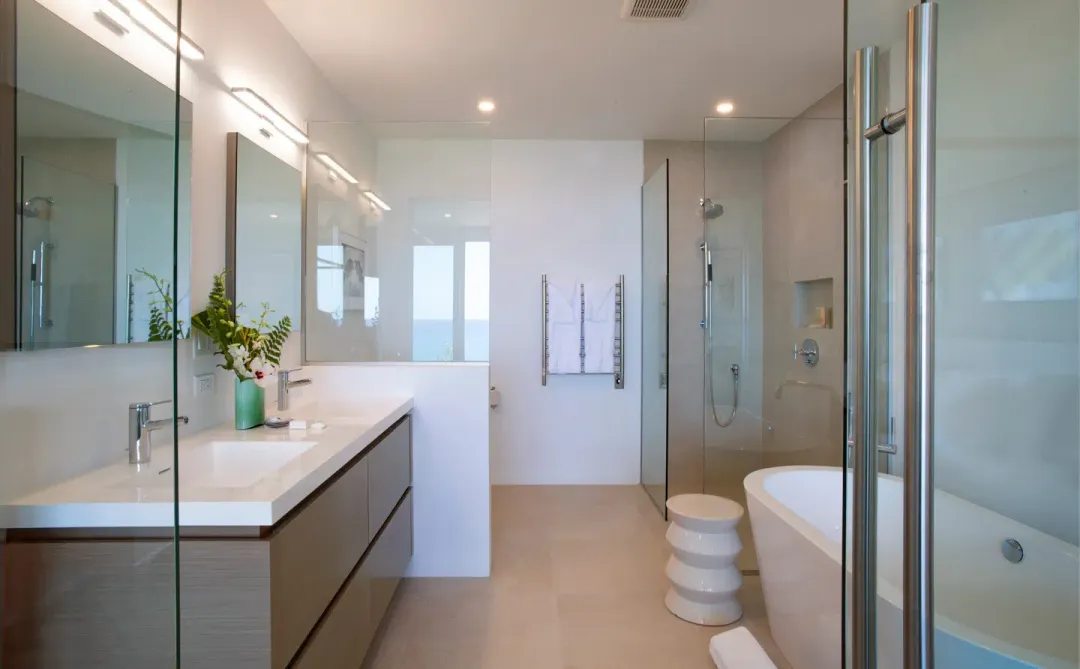 Two Bedroom Oceanfront Suite - Bathroom