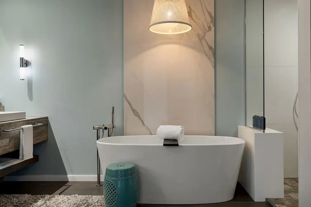 King Balcony Suite - Bathroom