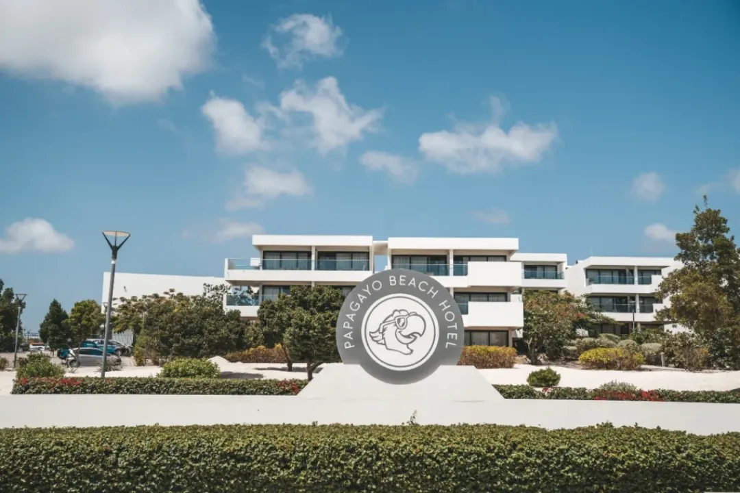 Papagayo Beach Resort Curacao - Hotel Front View