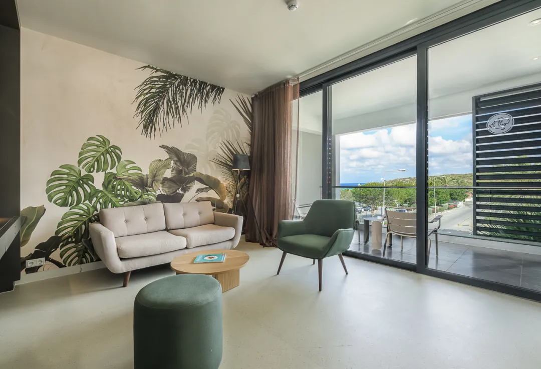 Boulevard View Room - Living Room