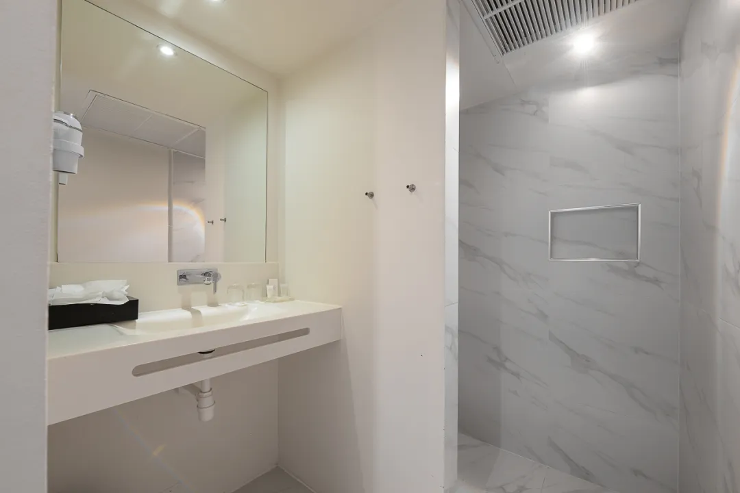 Ocean View Room - Bathroom