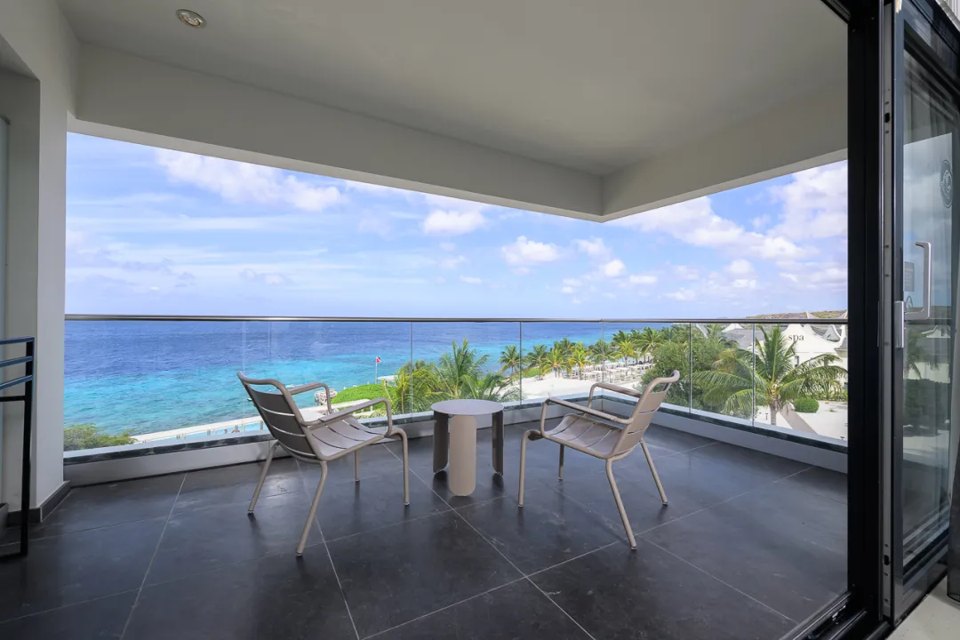 Ocean Front Room - Balcony Lounge With View