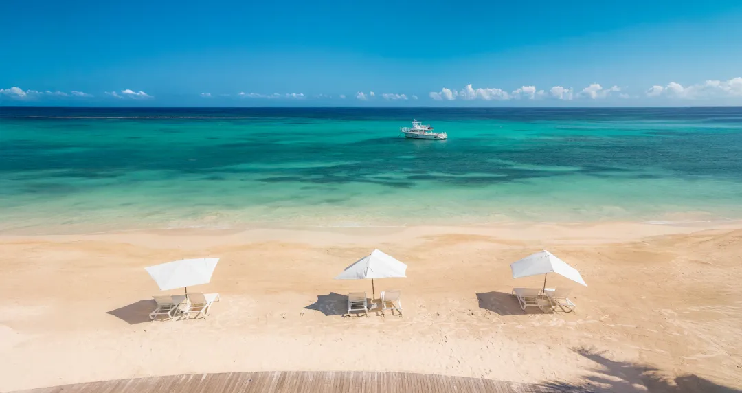 Sandals Dunn's River - Beach Lounge