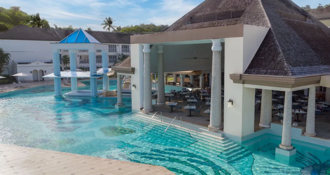 Sandals Regency La Toc - Restaurant With Pool