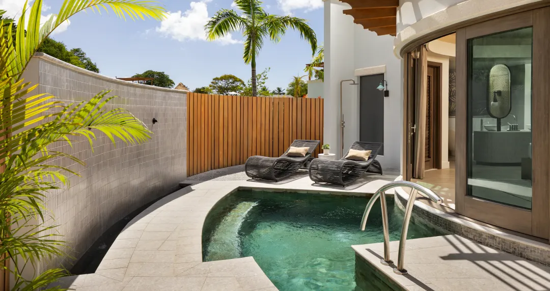 Rondoval Butler Sky Villa with Private Pool - Pool Lounge