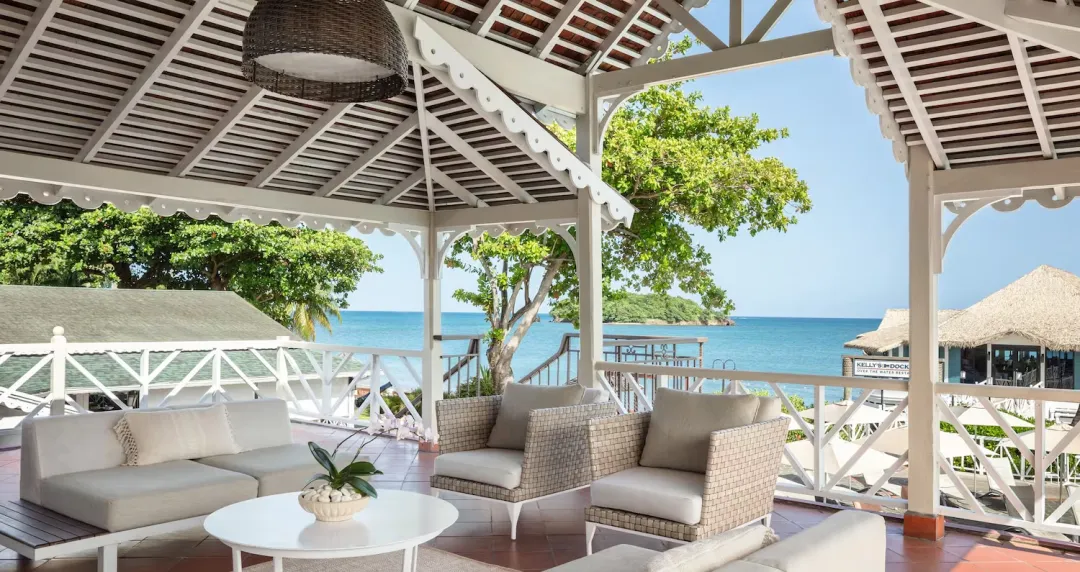 Sandals Halcyon Beach - Bar Patio