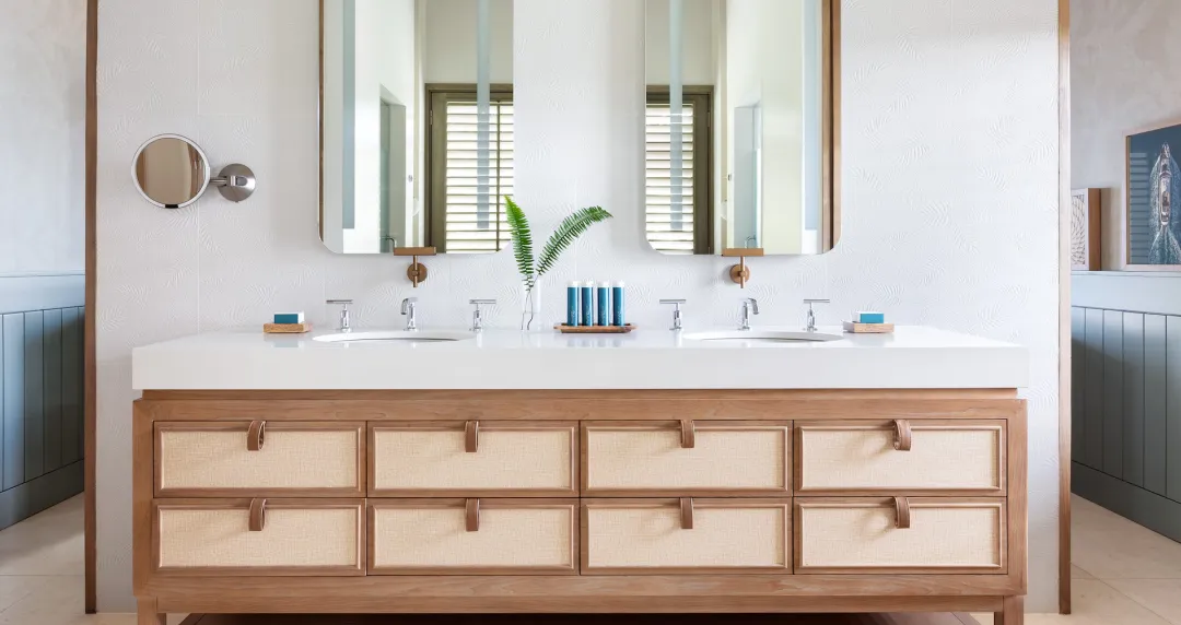 Halcyon Shore House Butler Suite with Private Pool - Bathroom View