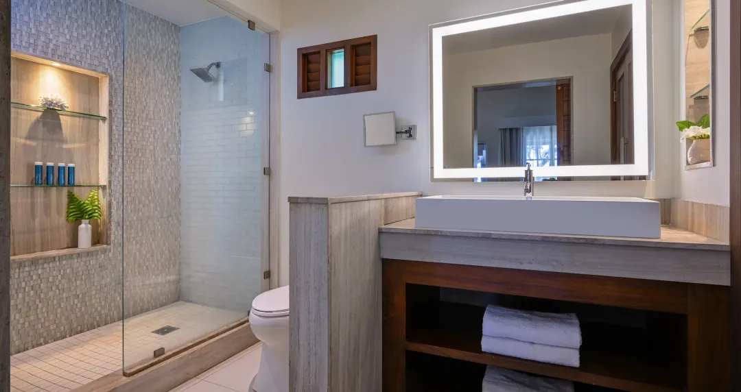 Beachfront Honeymoon Butler Room with Private Pool Sanctuary - Bathroom