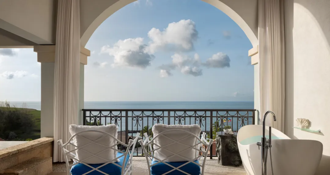 Italian Oceanview PH. One Bedroom SkyPool Butler Suite with Balcony Tranquility Soaking Tub - Terrace Lounge