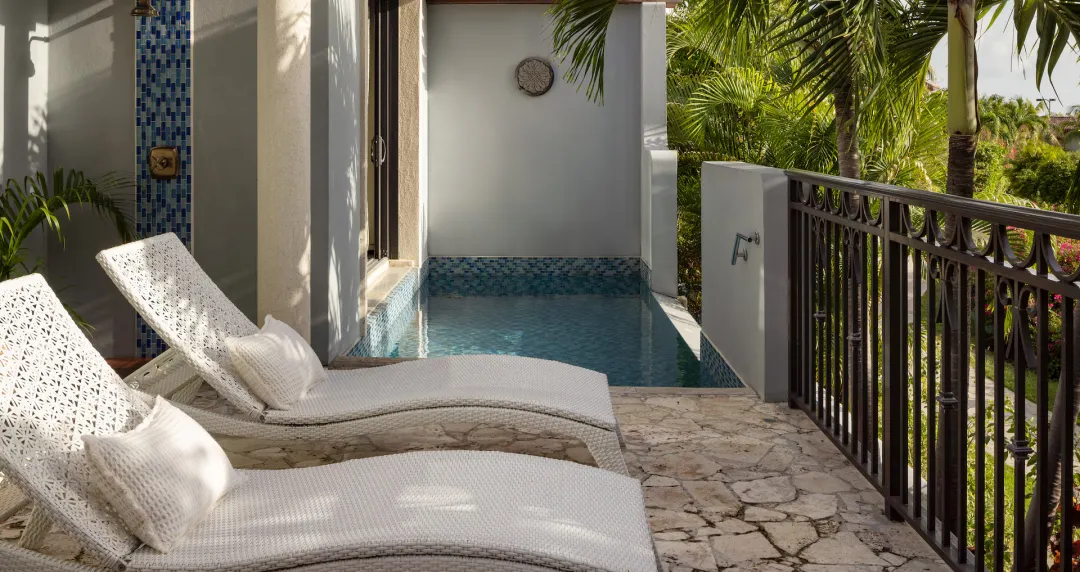 South Seas One Bedroom Butler Villa with Infinity Edge Pool - Terrace Lounge