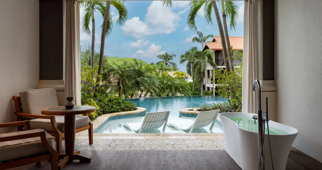 Italian Swim up Bi-level One Bedroom Butler Suite with Patio Tranquility Soaking Tub - Pool View