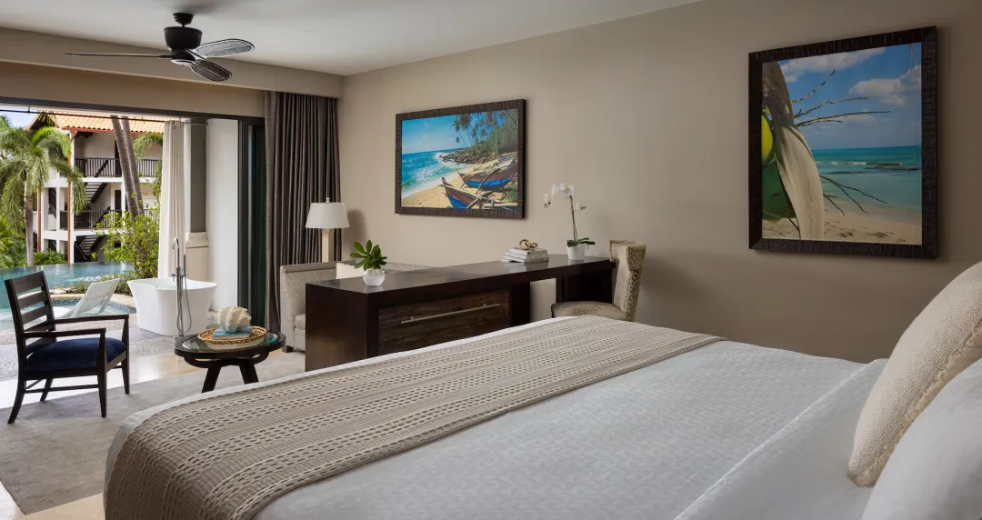 Italian Swim up Bi-level One Bedroom Butler Suite with Patio Tranquility Soaking Tub -Bedroom