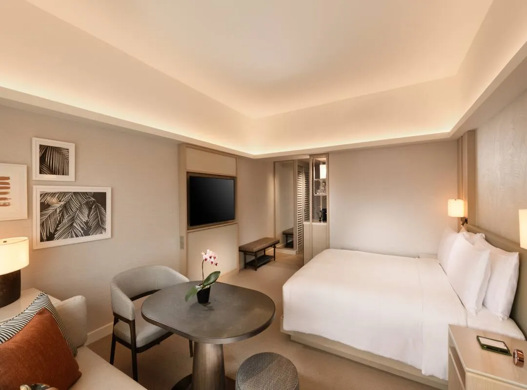 Odysseys Travel - Conrad Singapore Orchard - King Deluxe Room High Floor - Bedroom Seating Area