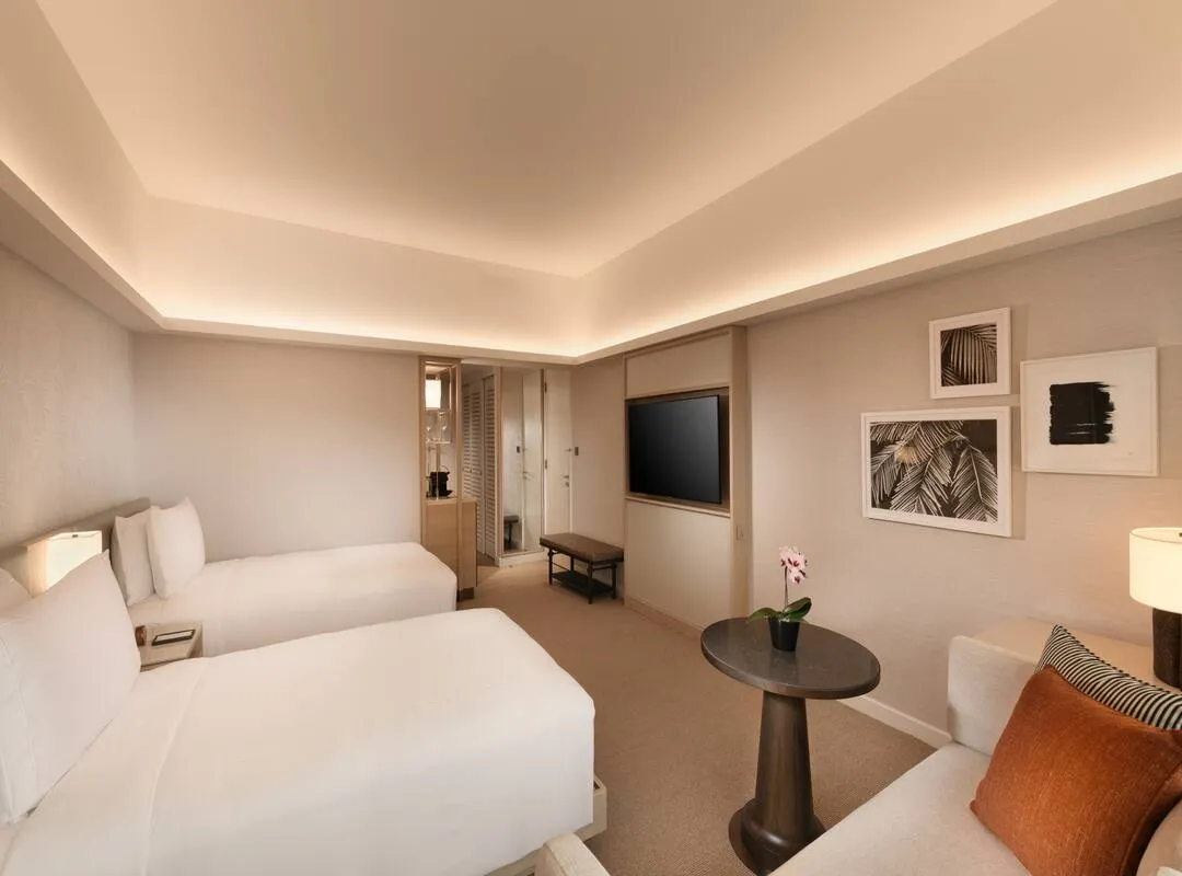 Odysseys Travel - Conrad Singapore Orchard - Twin Deluxe Room High Floor - Bedroom Seating Area