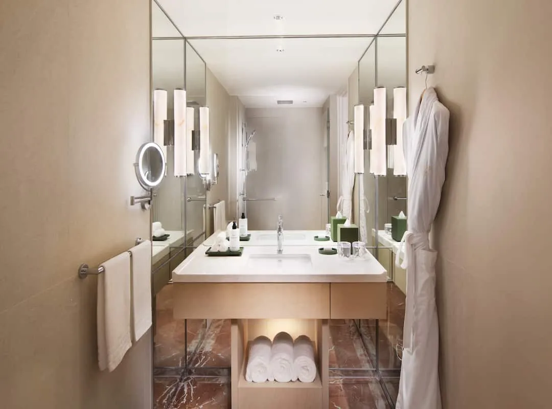 Odysseys Travel - Conrad Singapore Orchard - Twin Deluxe Room High Floor - Bathroom