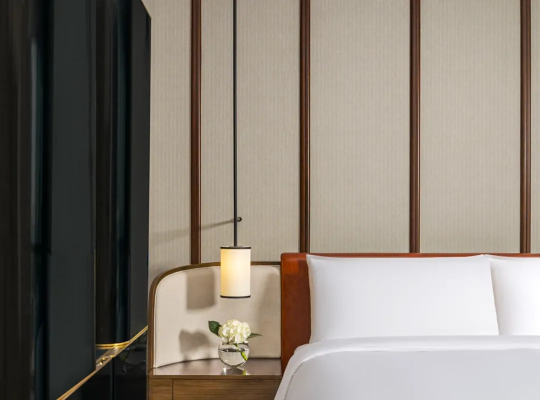Odysseys Travel - Fairmont Singapore - Deluxe One King - Bedroom Seating Area