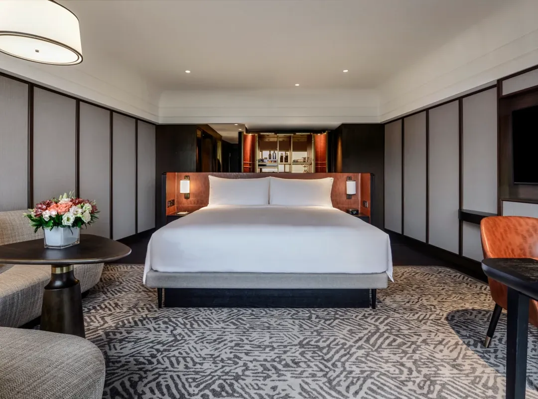 Odysseys Travel - Fairmont Singapore - Fairmont Gold One King - Bedroom