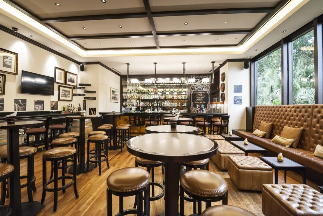Odysseys Travel - JEN Singapore Tanglin by Shangri-La - Rumpoles Bar - Bar Counter