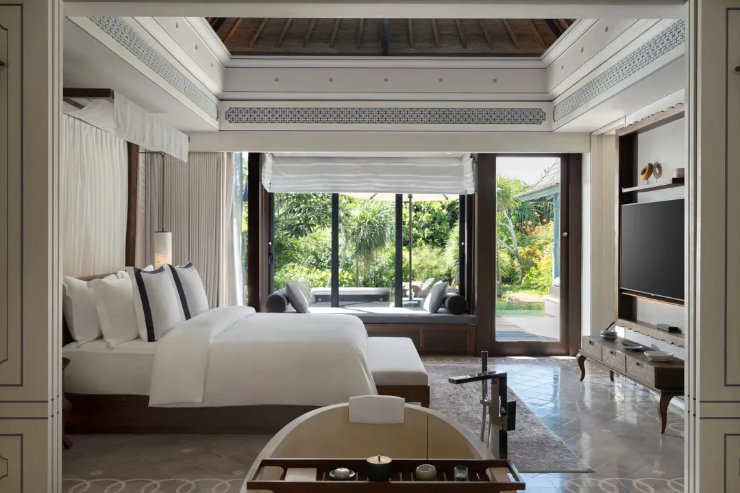 Odysseys-Travel-Jumeirah-Beach-Hotel-Garden-Oasis-Villa-with-Pool-Bedroom