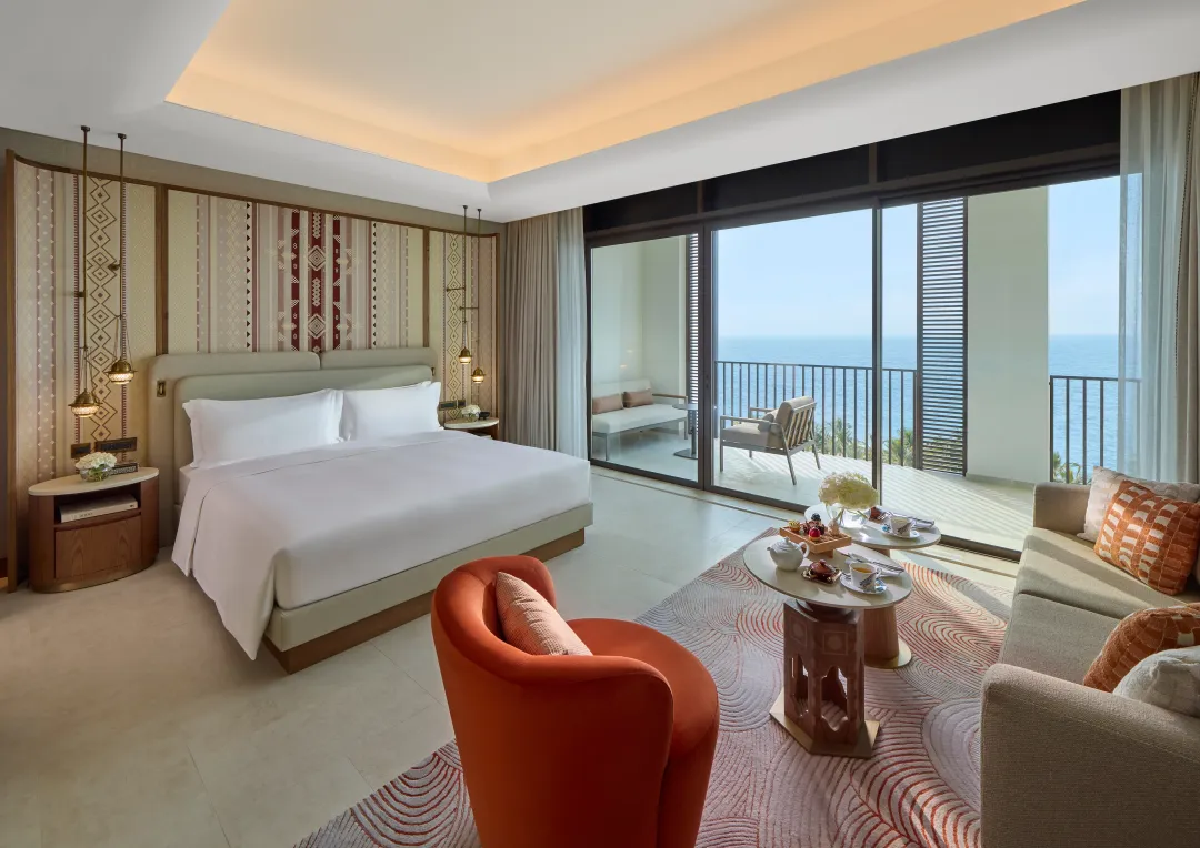 Odysseys-Travel-Mandarin-Oriental-Muscat-Club-Sea-View-Room-King-Bed