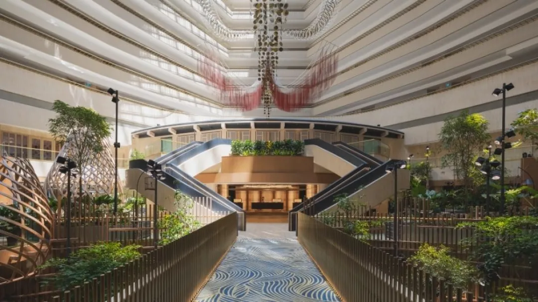 Odysseys Travel - PARKROYAL COLLECTION Marina Bay - Atrium Walkway