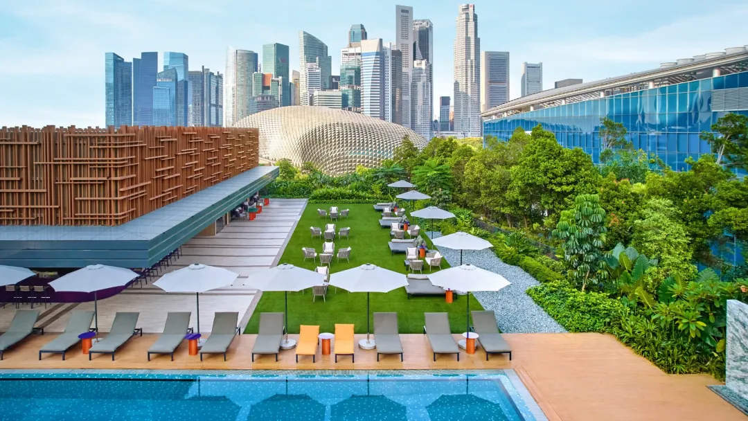 Odysseys Travel - PARKROYAL COLLECTION Marina Bay - Skyline Bar - Pool Deck
