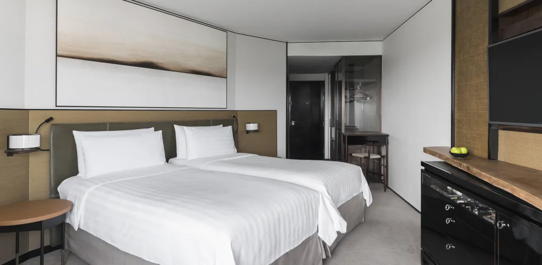 Odysseys Travel - Shangri-La Singapore - Tower Wing Deluxe - Guest Room