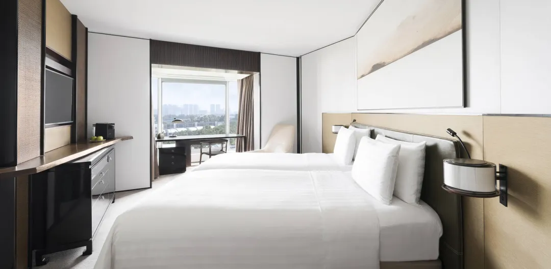Odysseys Travel - Shangri-La Singapore - Tower Wing Horizon Club Deluxe - Guest Room
