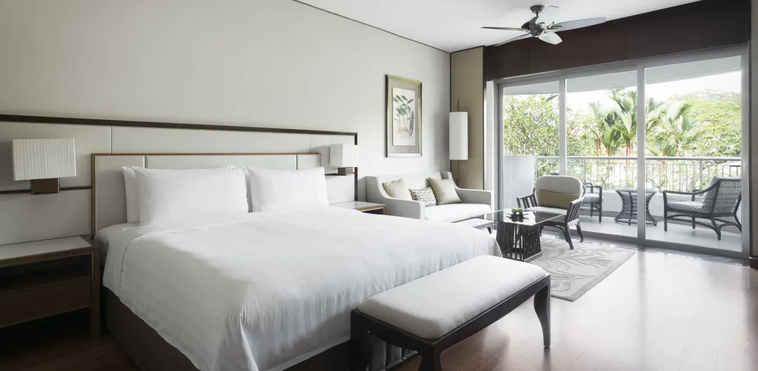 Odysseys Travel - Shangri-La Singapore - Garden Wing Deluxe City View - Bedroom