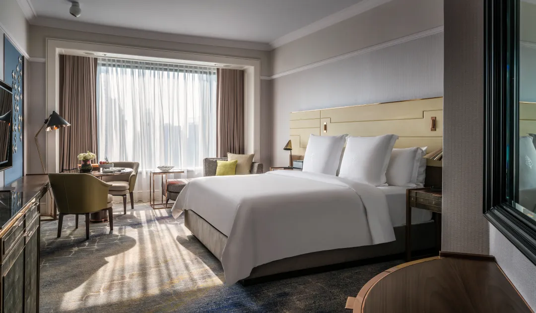 Odysseys Travel - Four Seasons Hotel Singapore - Deluxe Room - Bedroom