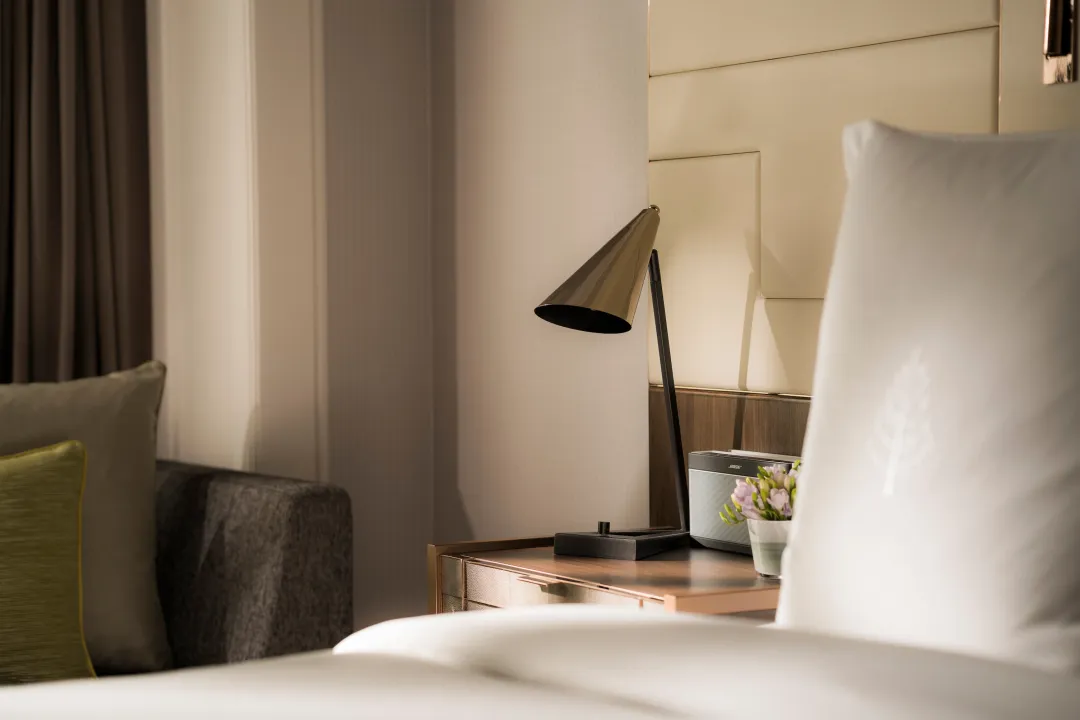 Odysseys Travel - Four Seasons Hotel Singapore - Deluxe Room - Seating Area