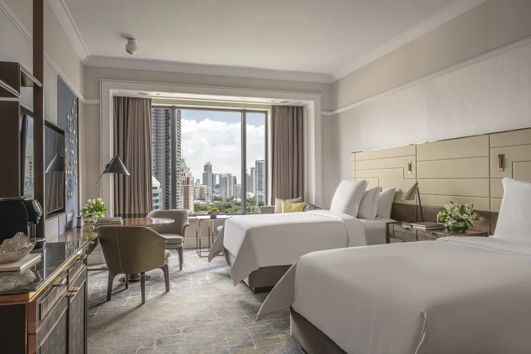 Odysseys Travel - Four Seasons Hotel Singapore - Boulevard Room - Bedroom