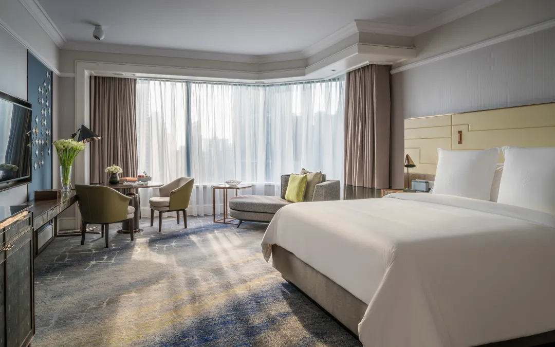 Odysseys Travel - Four Seasons Hotel Singapore - Premier Room - Bedroom