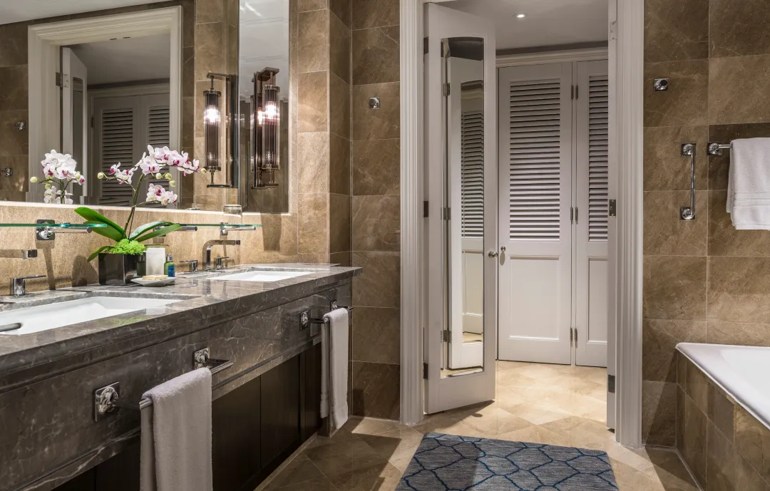 Odysseys Travel - Four Seasons Hotel Singapore - Premier Room - Bathroom