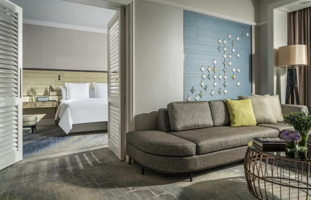 Odysseys Travel - Four Seasons Hotel Singapore - One Bedroom Club Suite - Bedroom
