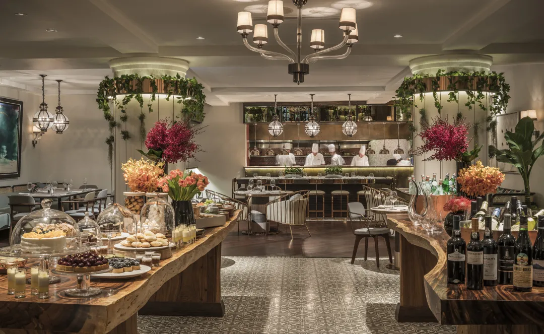 Odysseys Travel - Four Seasons Hotel Singapore - One-Ninety Restaurant - Dining Room