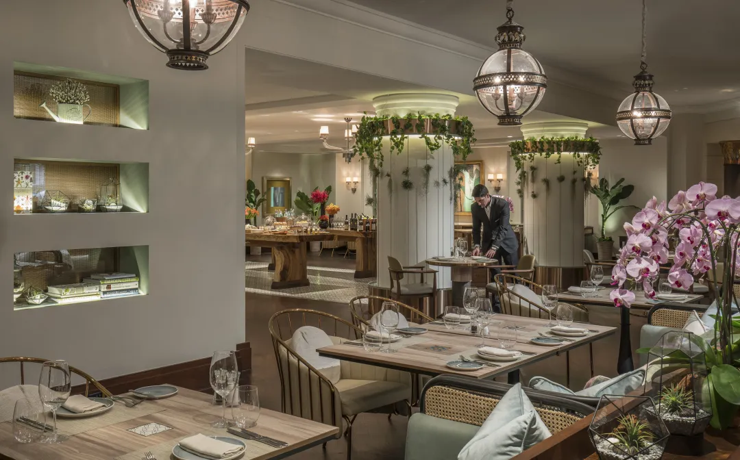 Odysseys Travel - Four Seasons Hotel Singapore - One-Ninety Restaurant - Dining Area