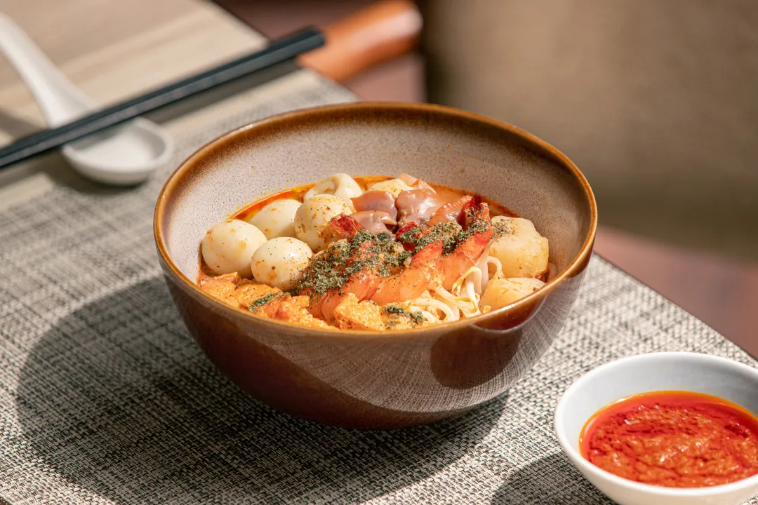 Odysseys Travel - Four Seasons Hotel Singapore - One-Ninety Restaurant - Signature Laksa