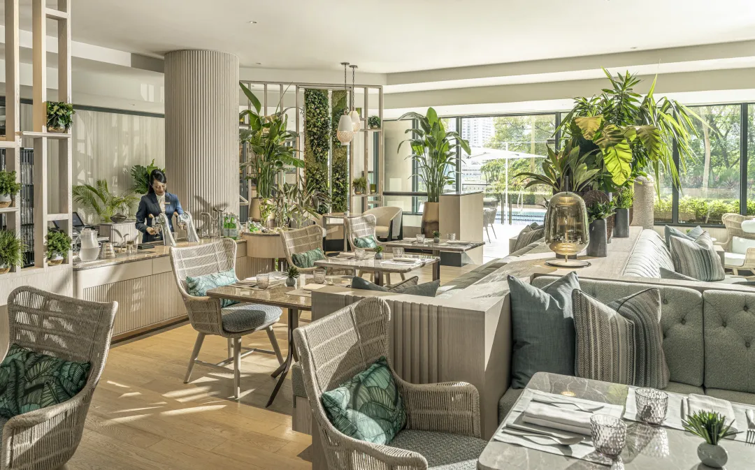 Odysseys Travel - Four Seasons Hotel Singapore - Pool House - Poolside Lounge