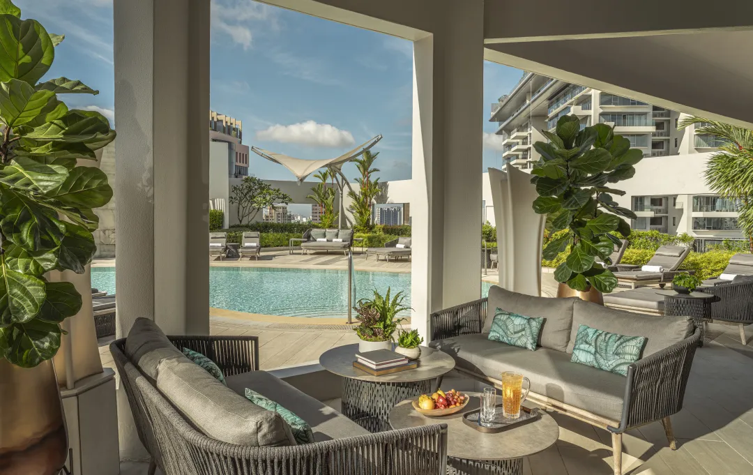 Odysseys Travel - Four Seasons Hotel Singapore - Rooftop Pool