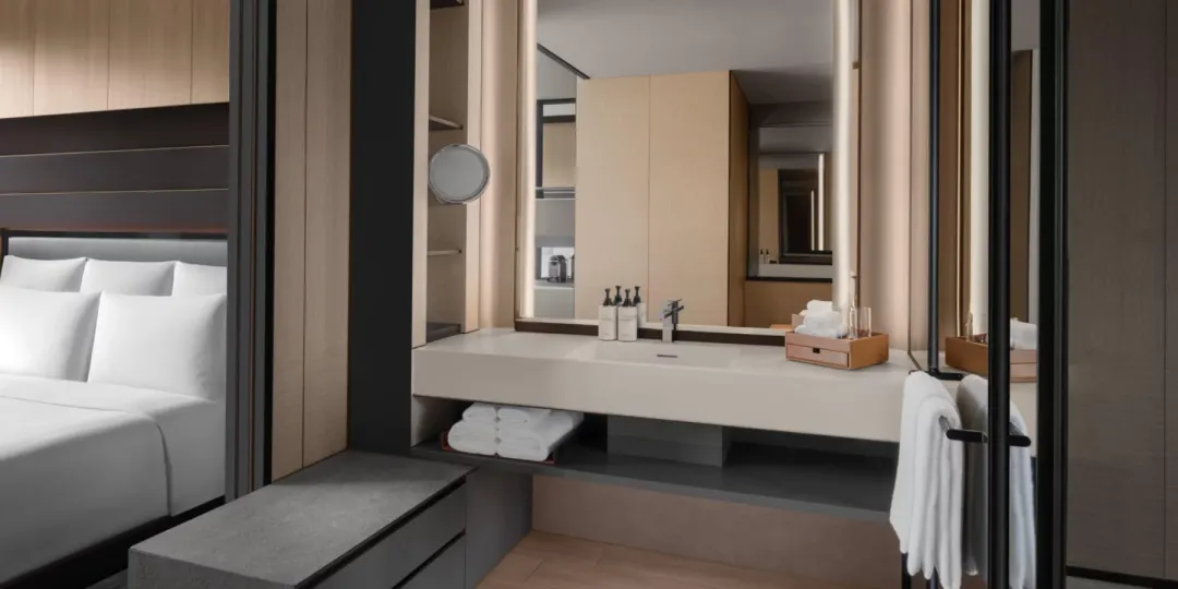 Odysseys Travel - InterContinental Singapore - Classic Room - Bathroom