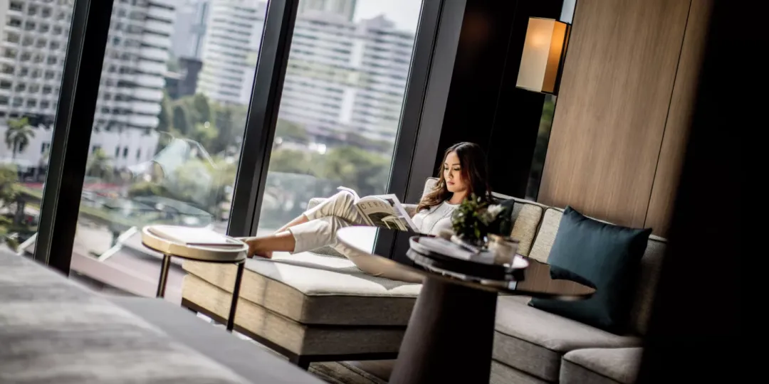 Odysseys Travel - InterContinental Singapore - Classic Club Room - Seating Area