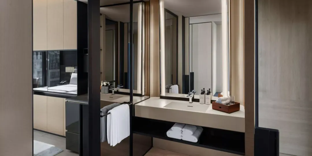 Odysseys Travel - InterContinental Singapore - Classic Club Room - Bathroom