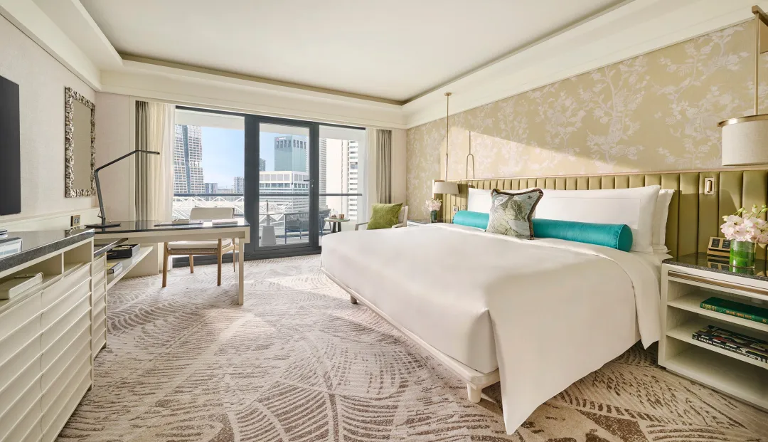 Odysseys Travel - Mandarin Oriental Singapore - Deluxe Room with Balcony - Bedroom