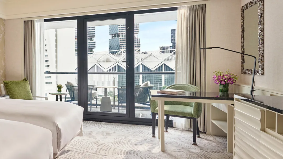 Odysseys Travel - Mandarin Oriental Singapore - Deluxe Room with Balcony - Balcony