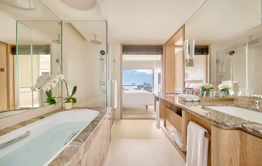 Odysseys Travel - Mandarin Oriental Singapore - Sea View Room - Bathroom