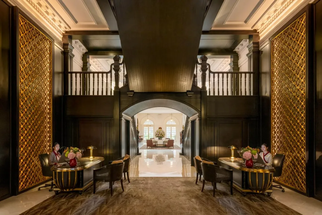 Odysseys Travel - Raffles Singapore - The Grand Lobby - Lobby Entrance