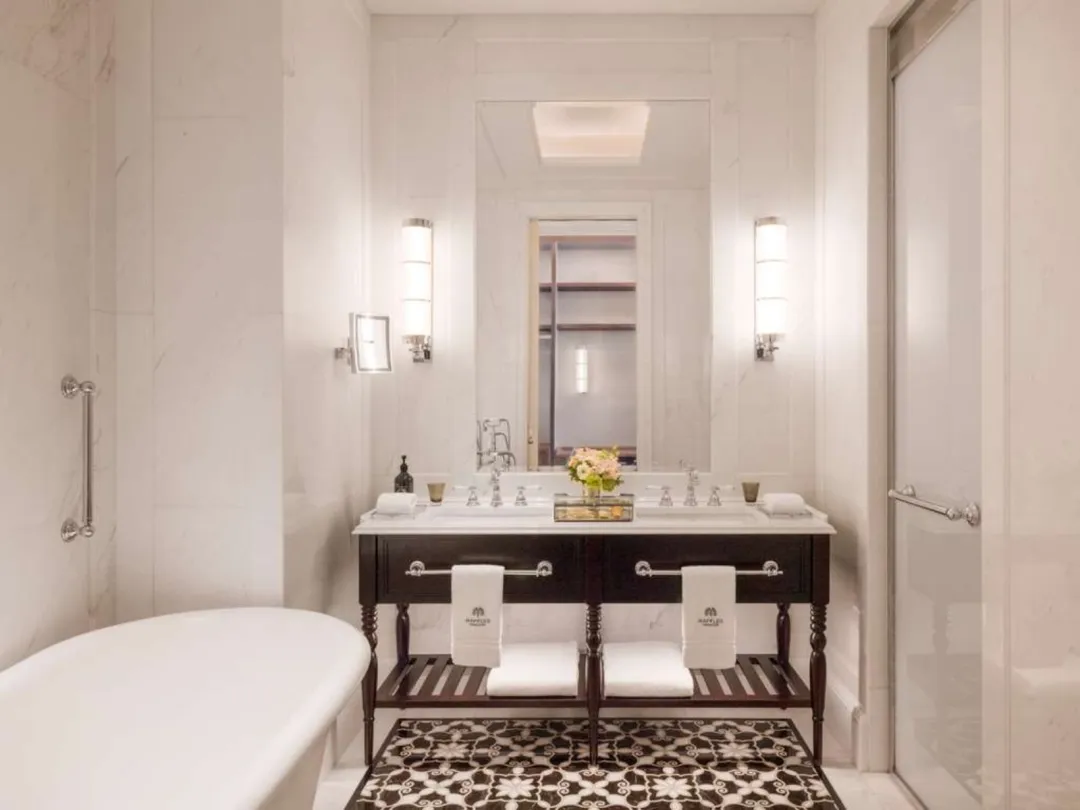 Odysseys Travel - Raffles Singapore - Residence Suite - Bathroom