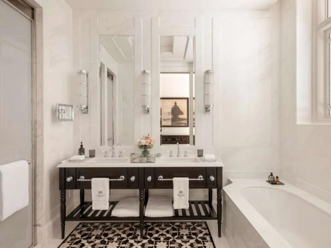 Odysseys Travel - Raffles Singapore - State Room Suite - Bathroom