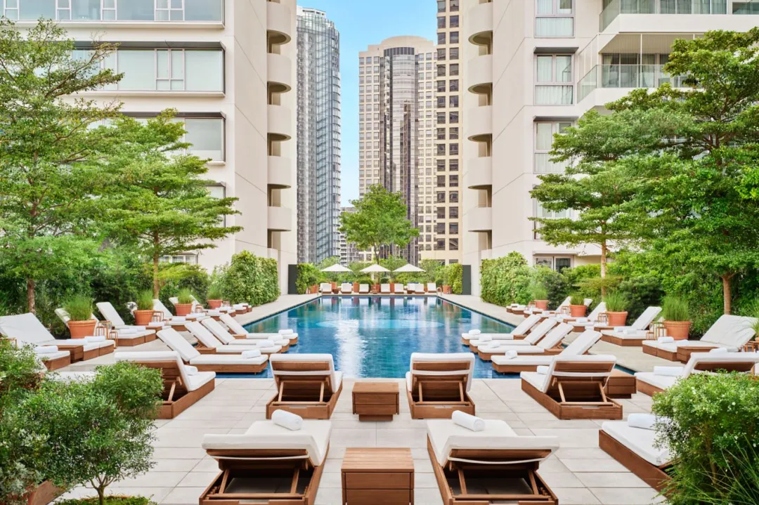 Odysseys Travel - Singapore Edition - Outdoor Pool